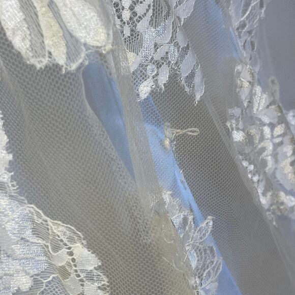 Allure Bridal Style 9068 Mermaid Style Sheer Back Lace Gown Ivory Size 4 - Picture 8 of 11